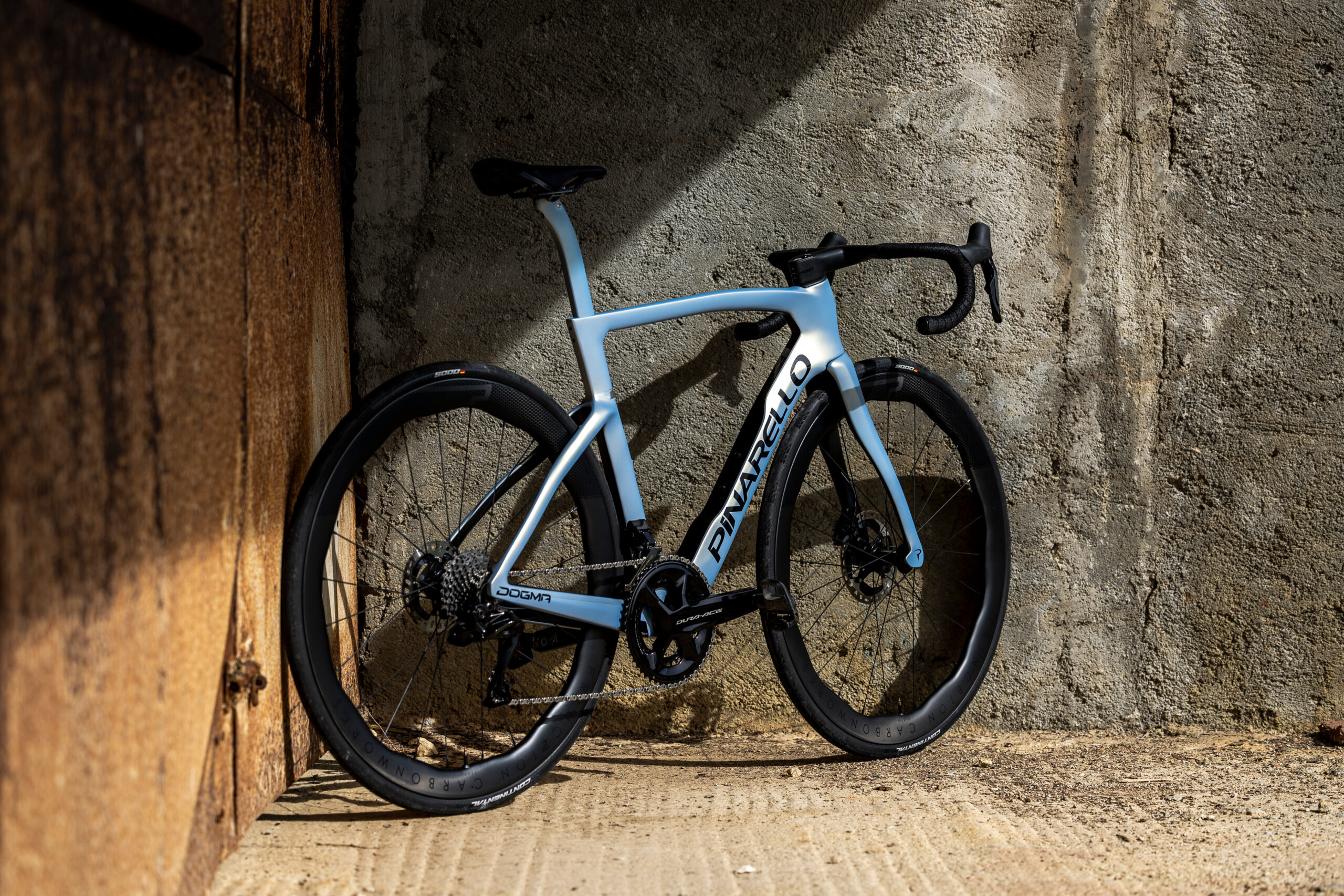 ☆ 【直引き限定】ここPINARELLO ふたつの究極がひとつに！「NEW DOGMA F Super Record WRL 13s」限定